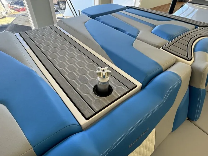 Slide: The Image of MasterCraft XT20 2024 - 9