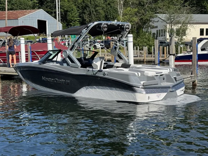 The Image of MasterCraft XT22 2025 - 1