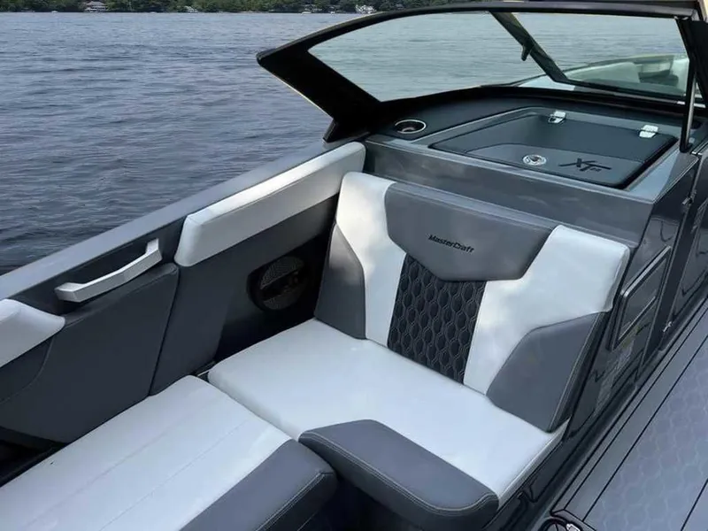 Slide: The Image of MasterCraft XT22 2025 - 11