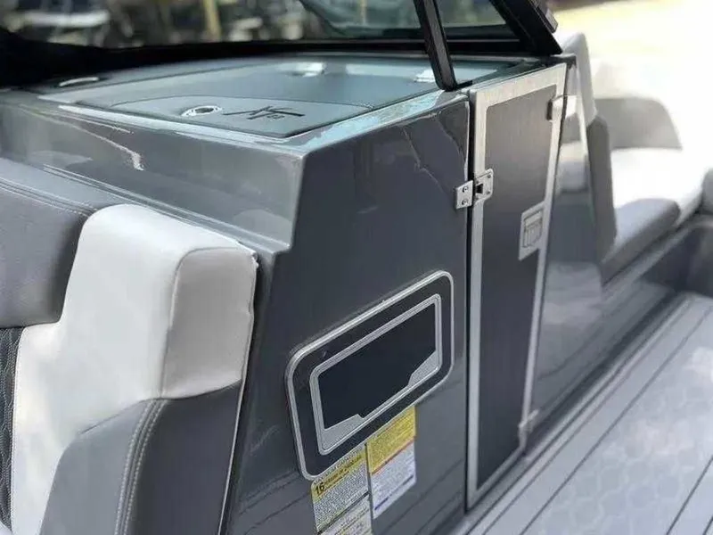 Slide: The Image of MasterCraft XT22 2025 - 12