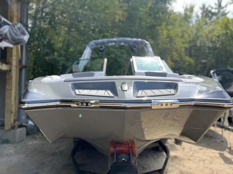 Slide: The Image of MasterCraft XT22 2025 - 18