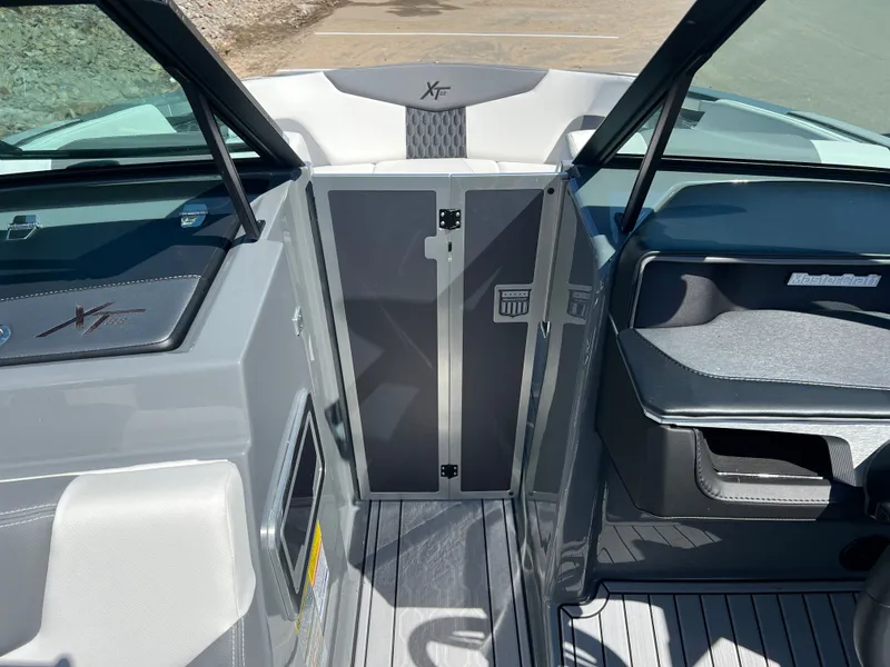 Slide: The Image of MasterCraft XT22 2025 - 21