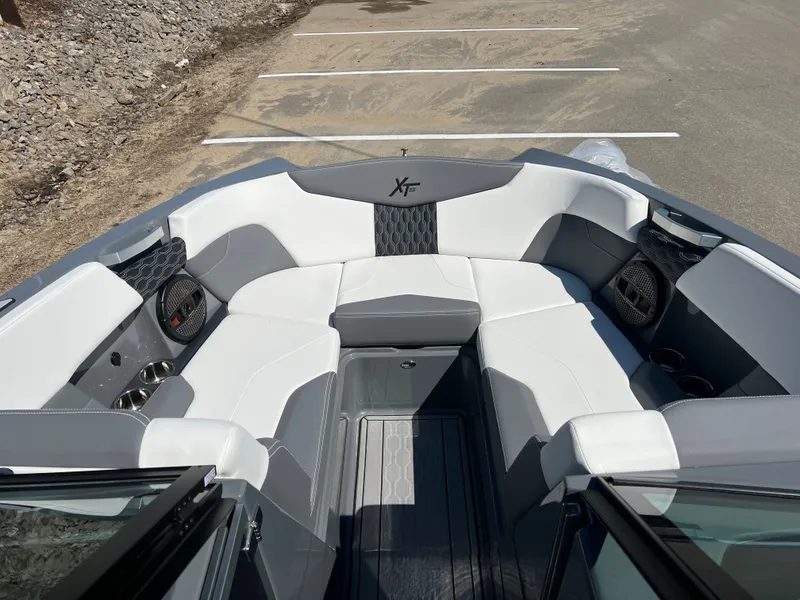 Slide: The Image of MasterCraft XT22 2025 - 23