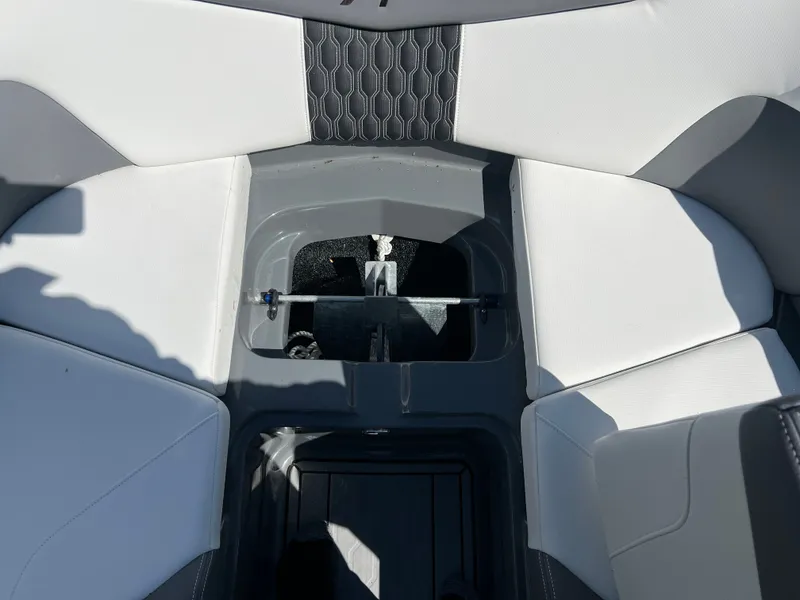 Slide: The Image of MasterCraft XT22 2025 - 24