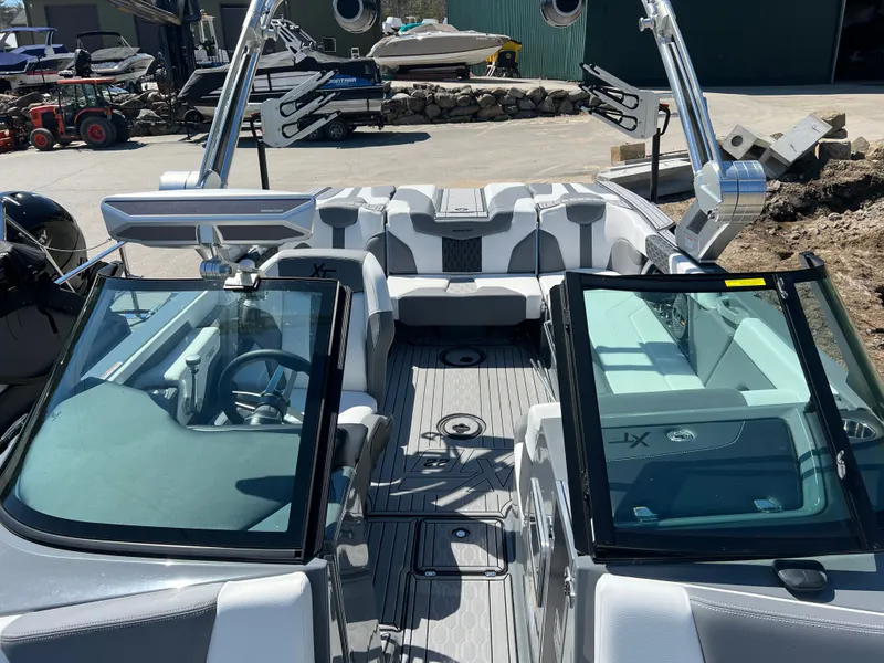 Slide: The Image of MasterCraft XT22 2025 - 25