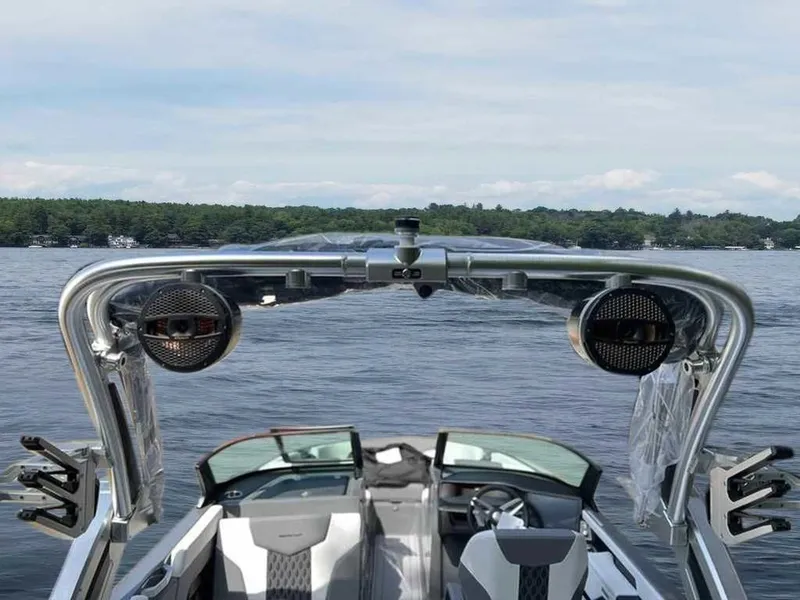 Slide: The Image of MasterCraft XT22 2025 - 7