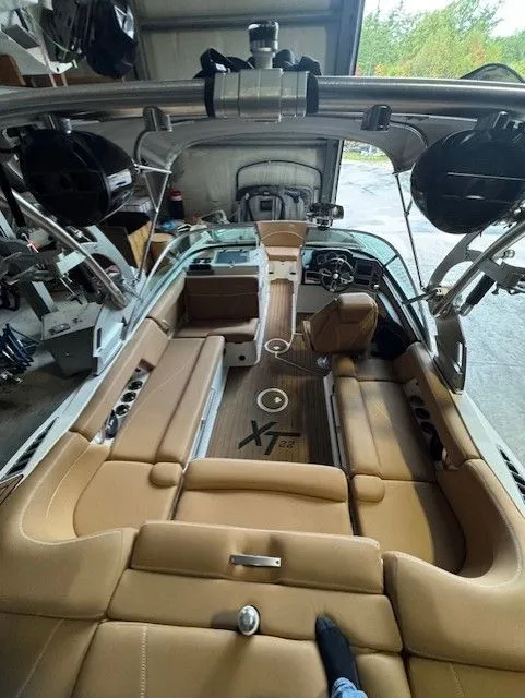 Slide: The Image of MasterCraft XT22 2020 - 14