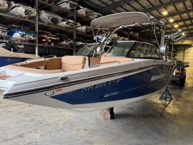 Slide: The Image of MasterCraft XT22 2020 - 3