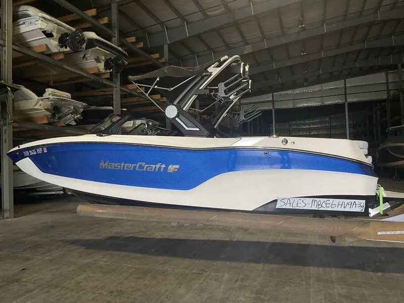 The Image of MasterCraft XT22 2023 - 1