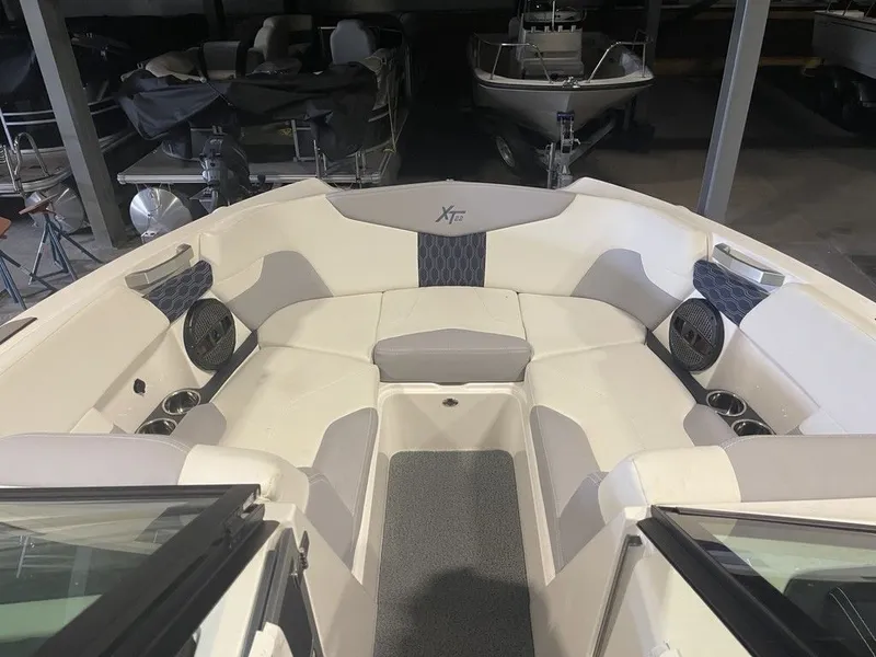 Slide: The Image of MasterCraft XT22 2023 - 12