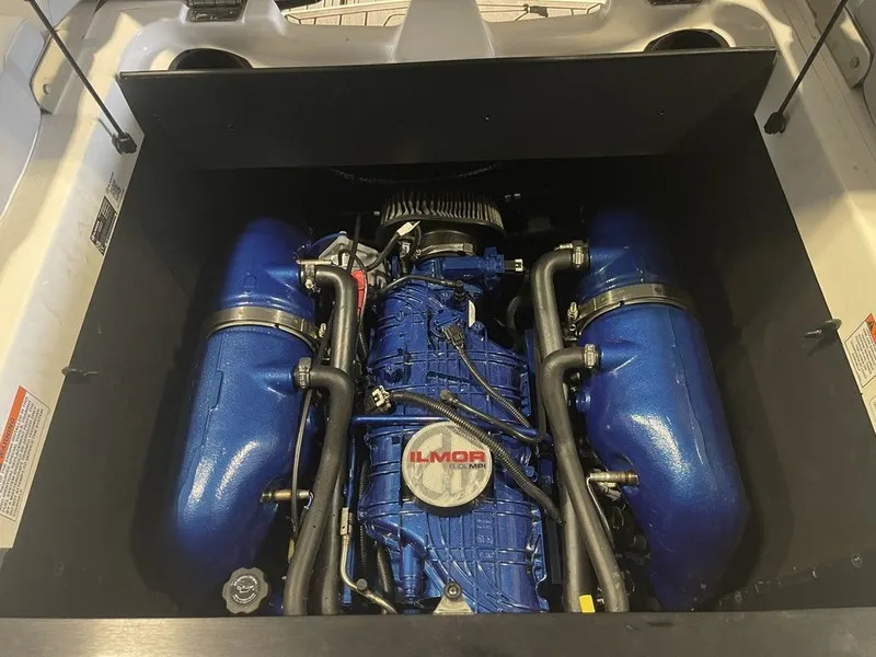 Slide: The Image of MasterCraft XT22 2023 - 13