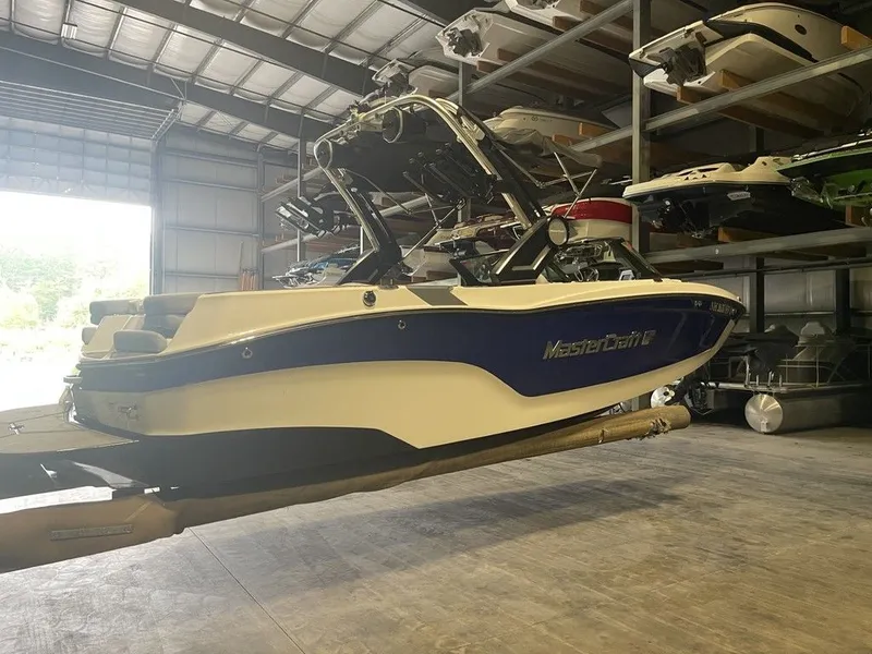 Slide: The Image of MasterCraft XT22 2023 - 4