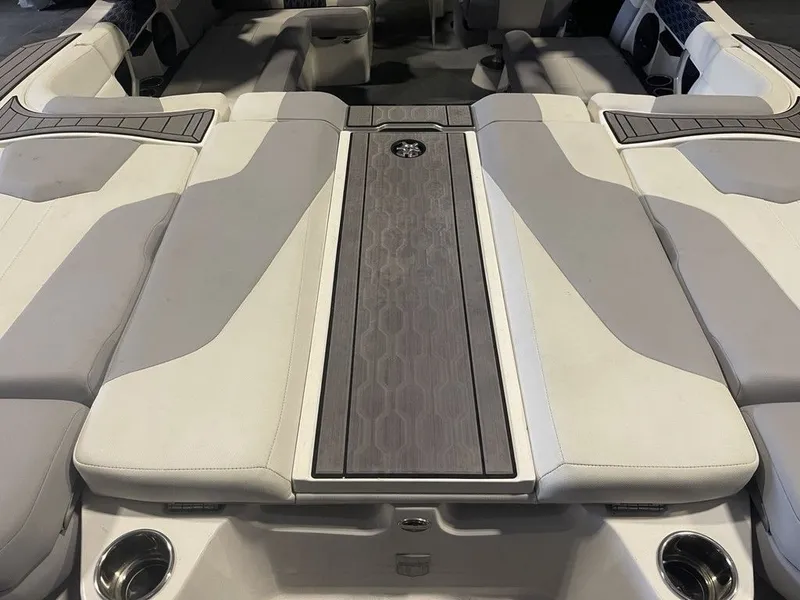 Slide: The Image of MasterCraft XT22 2023 - 6