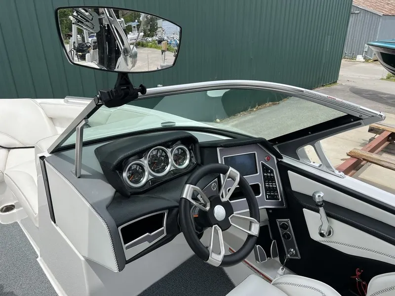 Slide: The Image of MasterCraft XT22 2019 - 11