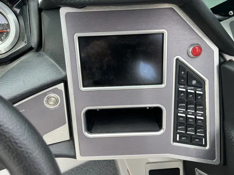 Slide: The Image of MasterCraft XT22 2019 - 12