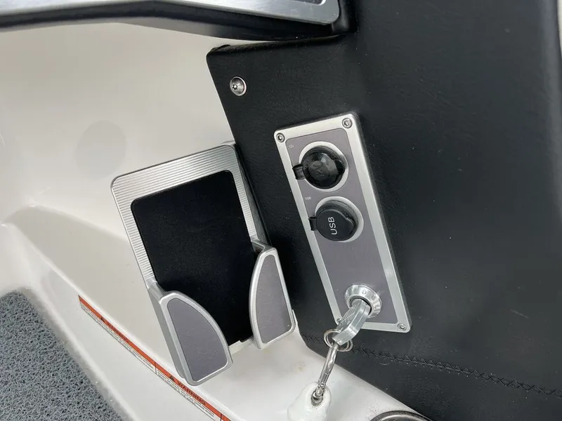 Slide: The Image of MasterCraft XT22 2019 - 14