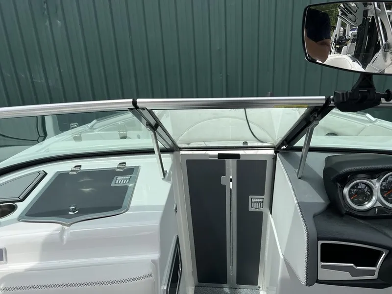 Slide: The Image of MasterCraft XT22 2019 - 16