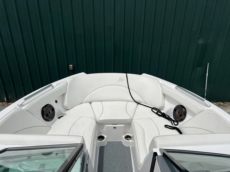 Slide: The Image of MasterCraft XT22 2019 - 17
