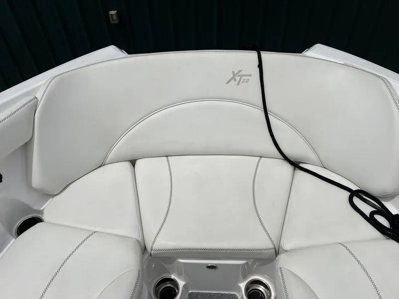 Slide: The Image of MasterCraft XT22 2019 - 18