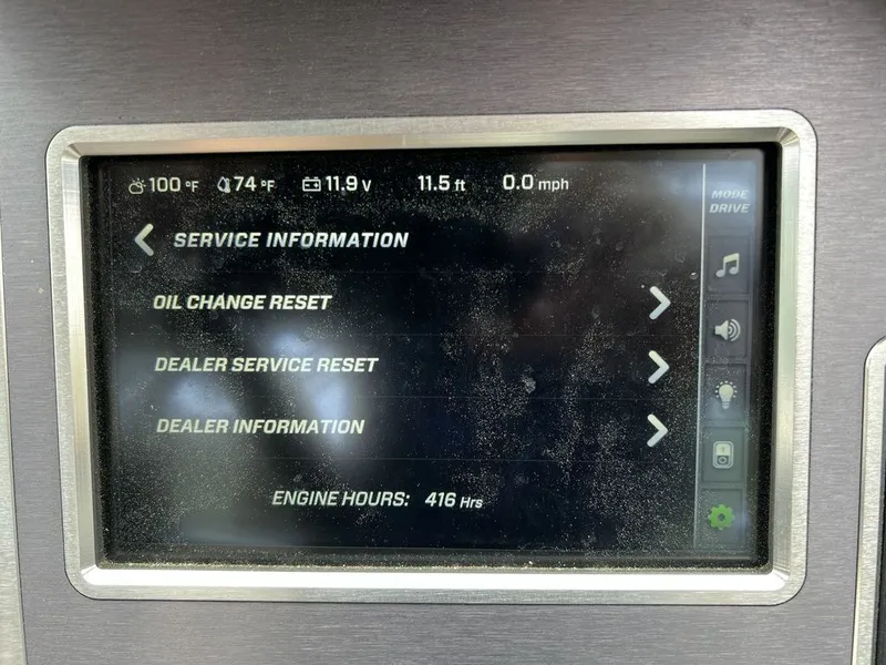 Slide: The Image of MasterCraft XT22 2019 - 22