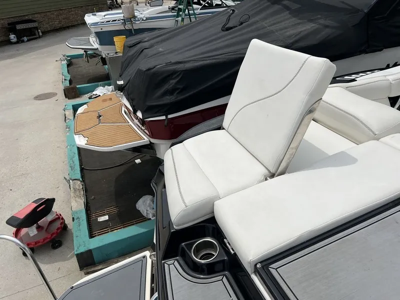 Slide: The Image of MasterCraft XT22 2019 - 5