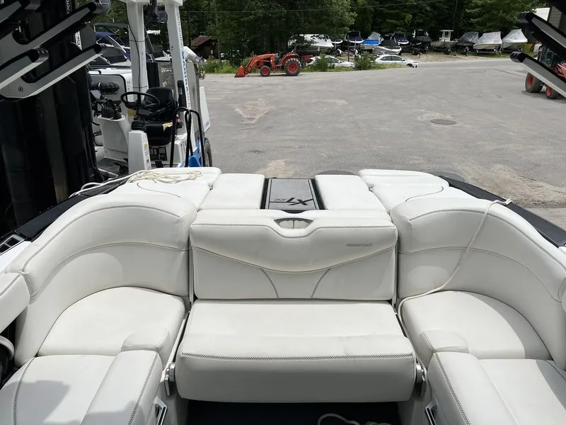 Slide: The Image of MasterCraft XT22 2019 - 8