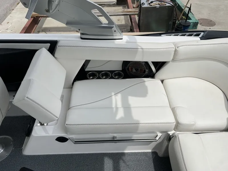 Slide: The Image of MasterCraft XT22 2019 - 9