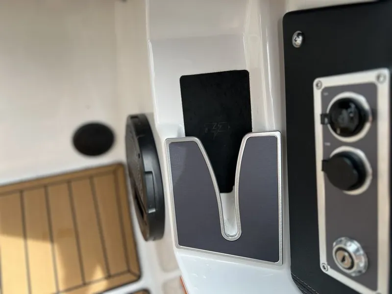 Slide: The Image of MasterCraft XT22 T 2023 - 16