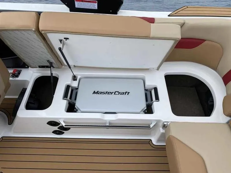 Slide: The Image of MasterCraft XT22 T 2023 - 8