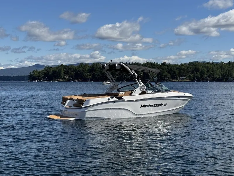 Slide: The Image of MasterCraft XT22 T 2026 - 10