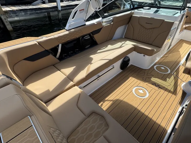 Slide: The Image of MasterCraft XT22 T 2026 - 16