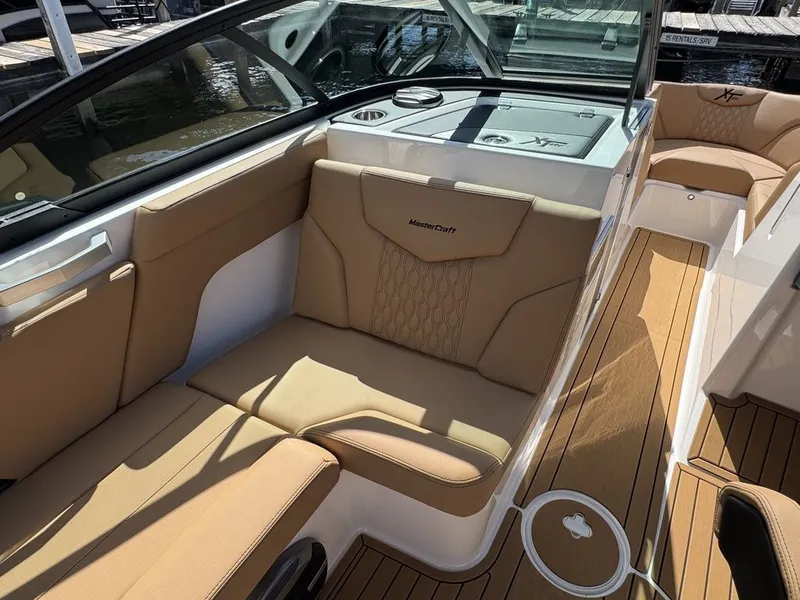 Slide: The Image of MasterCraft XT22 T 2026 - 24