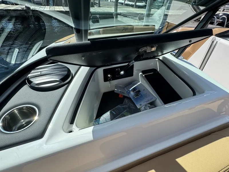 Slide: The Image of MasterCraft XT22 T 2026 - 25