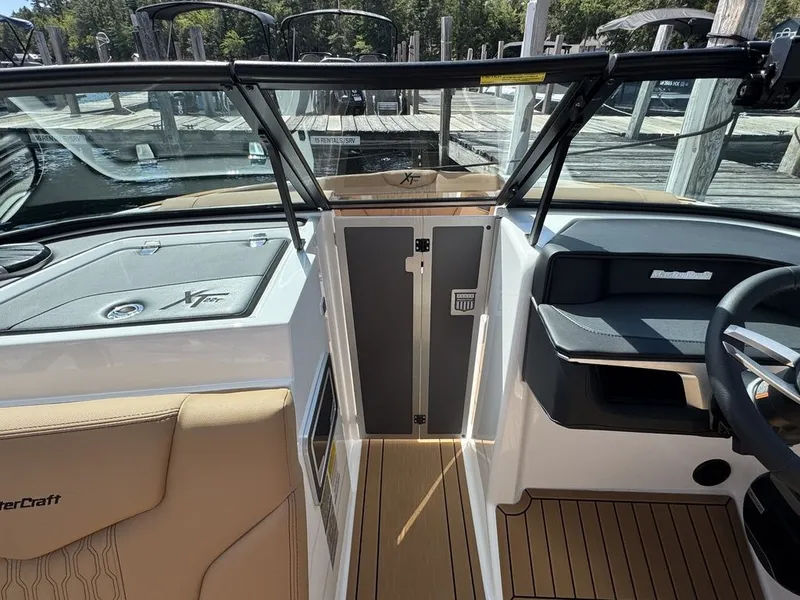 Slide: The Image of MasterCraft XT22 T 2026 - 27