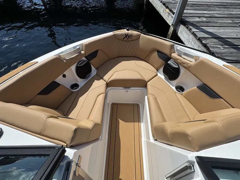Slide: The Image of MasterCraft XT22 T 2026 - 28
