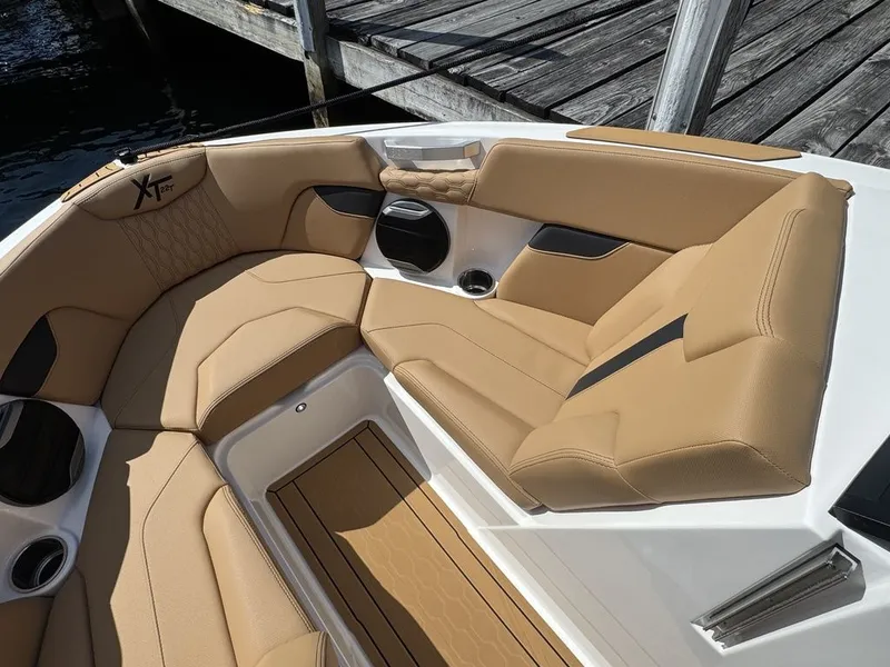 Slide: The Image of MasterCraft XT22 T 2026 - 30