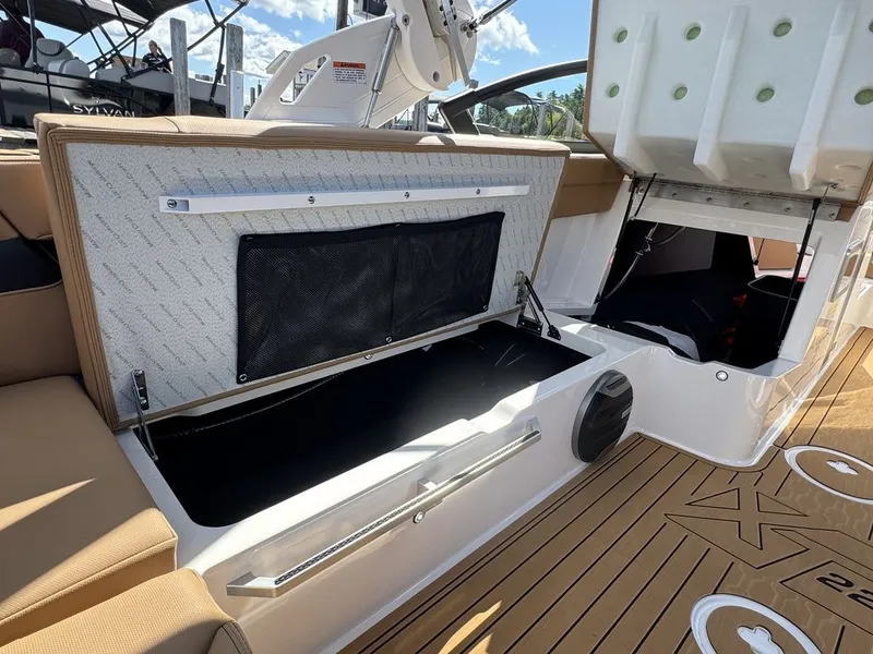 Slide: The Image of MasterCraft XT22 T 2026 - 31