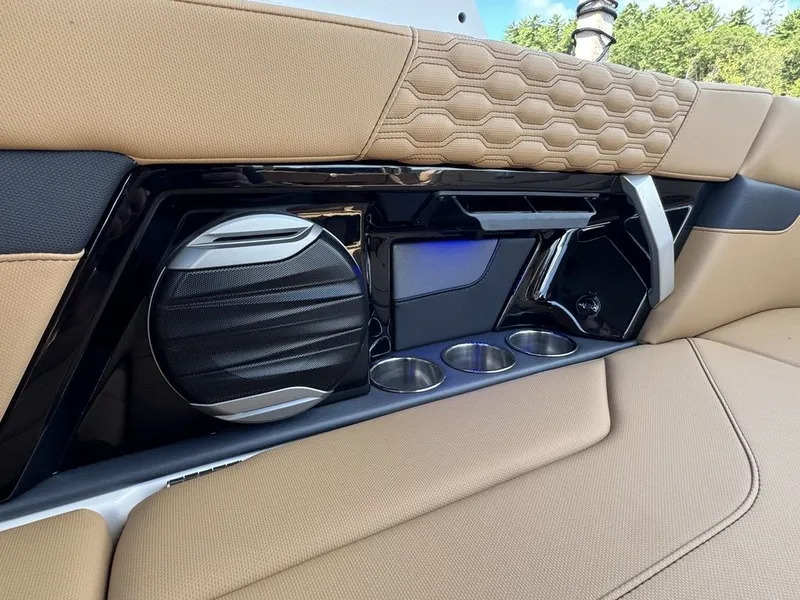 Slide: The Image of MasterCraft XT22 T 2026 - 35