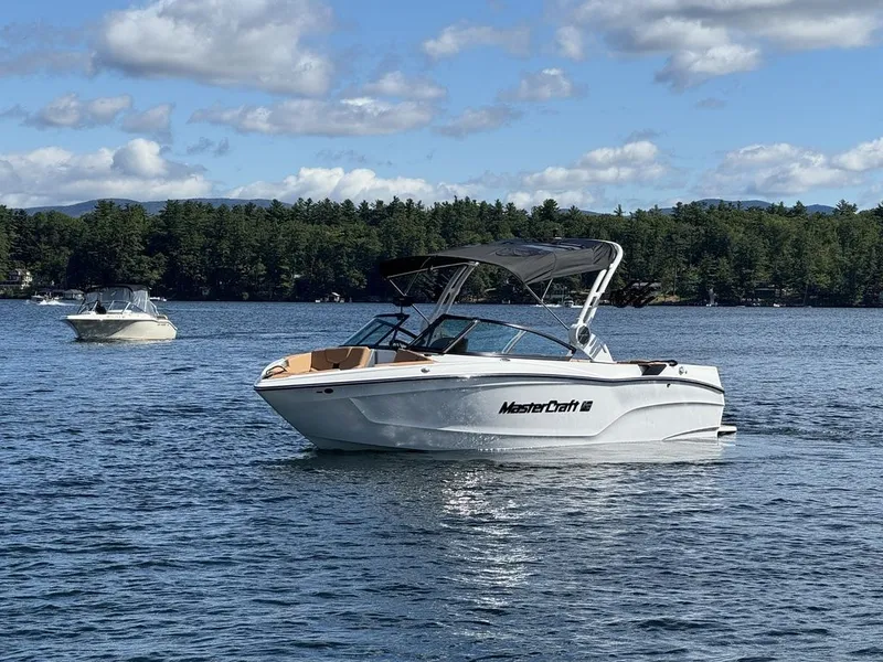 Slide: The Image of MasterCraft XT22 T 2026 - 4