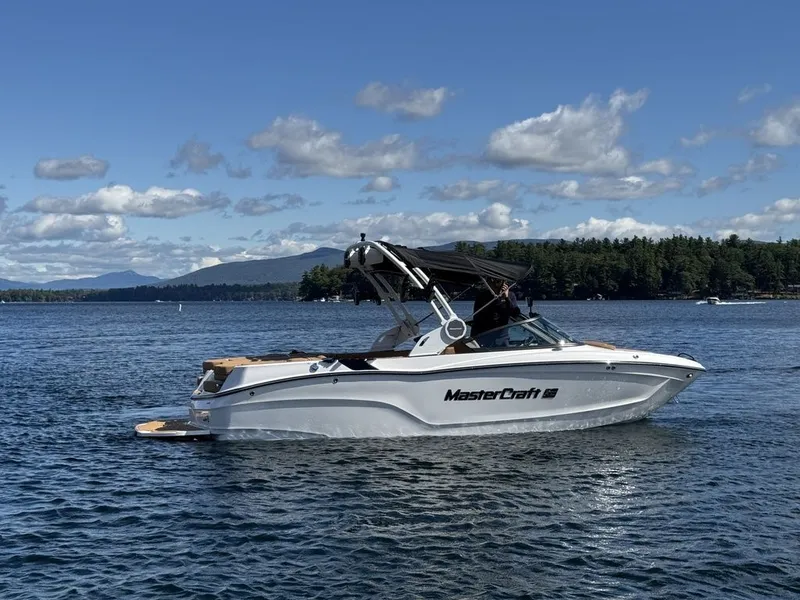 Slide: The Image of MasterCraft XT22 T 2026 - 6