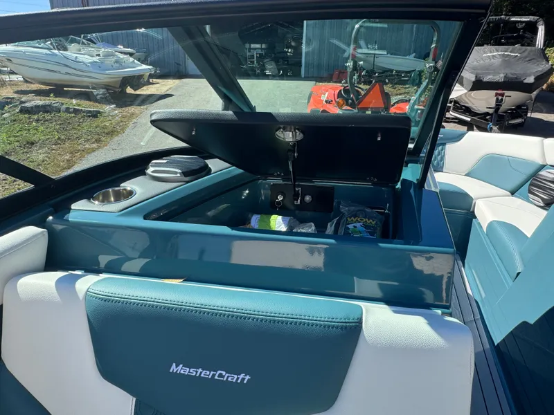 Slide: The Image of MasterCraft XT23 2026 - 28