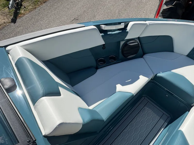 Slide: The Image of MasterCraft XT23 2026 - 31