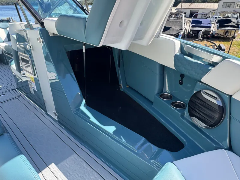 Slide: The Image of MasterCraft XT23 2026 - 34