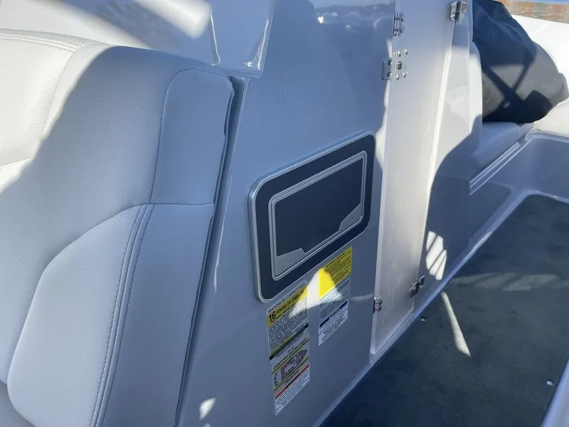 Slide: The Image of MasterCraft XT23 2023 - 11