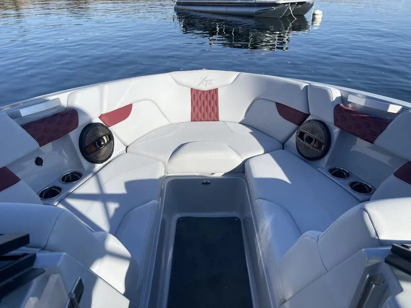 Slide: The Image of MasterCraft XT23 2023 - 13