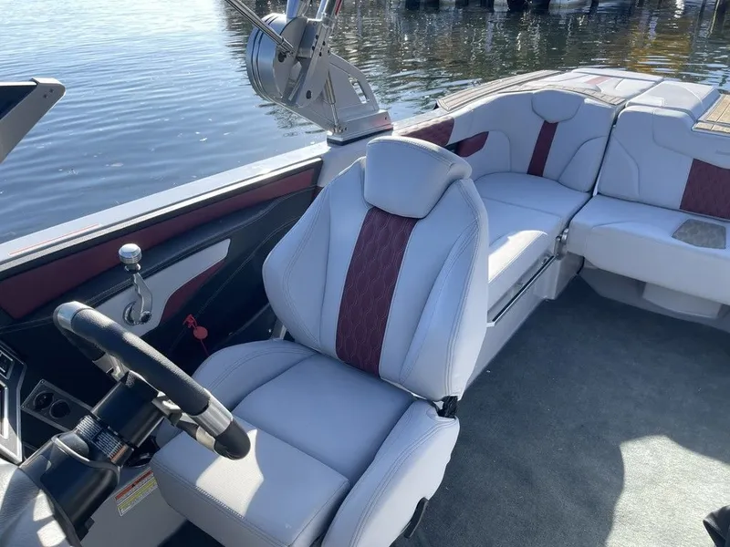 Slide: The Image of MasterCraft XT23 2023 - 15