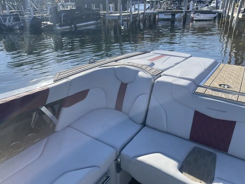 Slide: The Image of MasterCraft XT23 2023 - 18