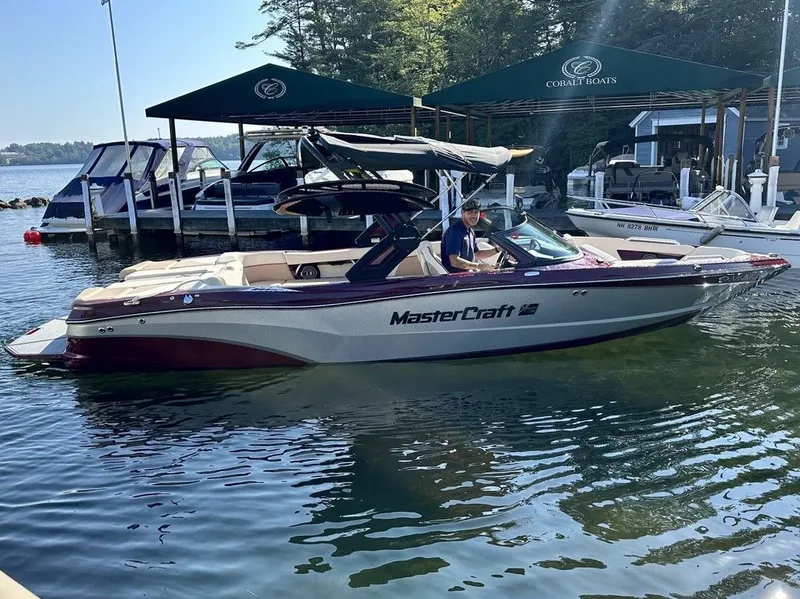 The Image of MasterCraft XT25 2022 - 1
