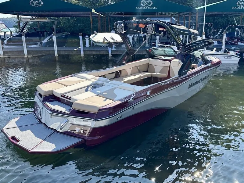 Slide: The Image of MasterCraft XT25 2022 - 3