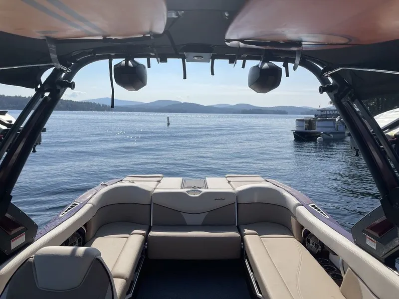 Slide: The Image of MasterCraft XT25 2022 - 7